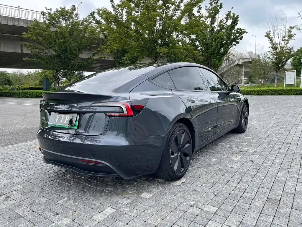 Tesla Model 3 — фото 2