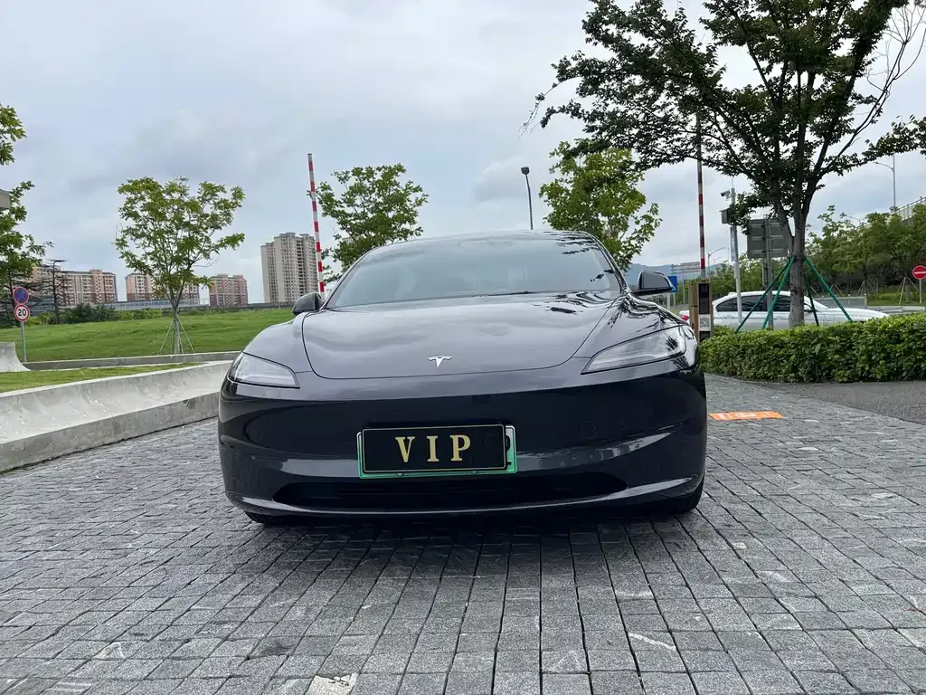 Tesla Model 3 — фото 10