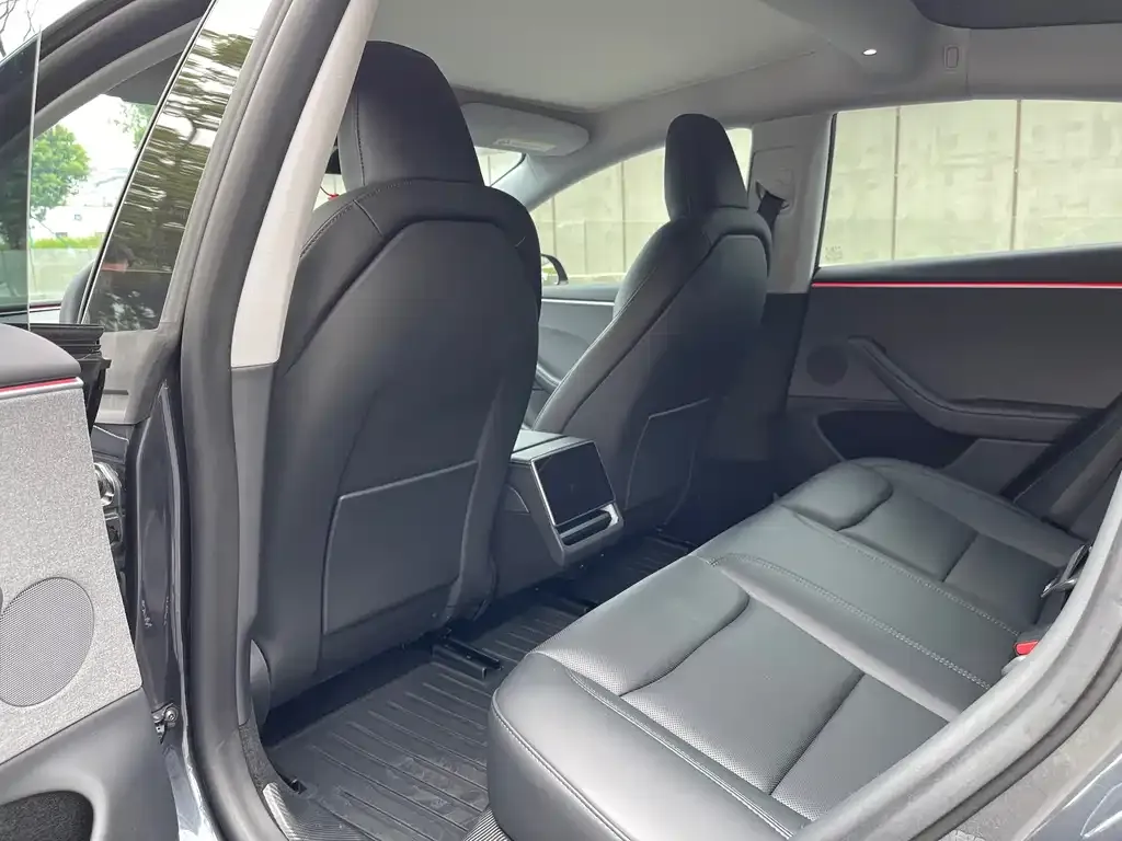 Tesla Model 3 — фото 3