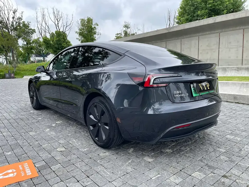 Tesla Model 3 — фото 8