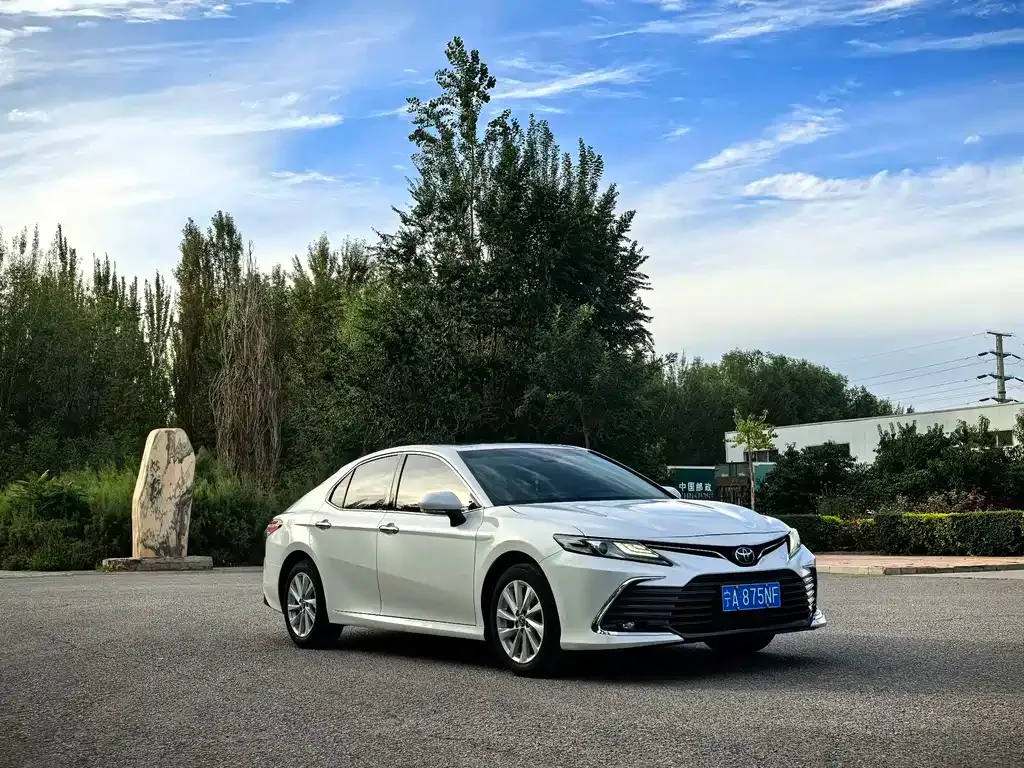 Toyota Camry — фото 10