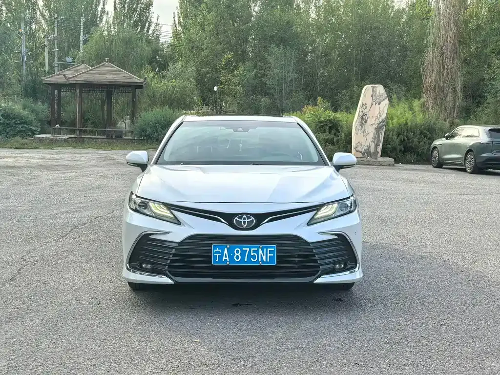 Toyota Camry — фото 6