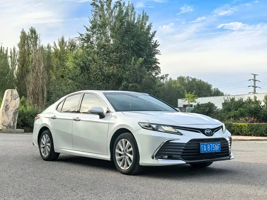 Toyota Camry — фото 8