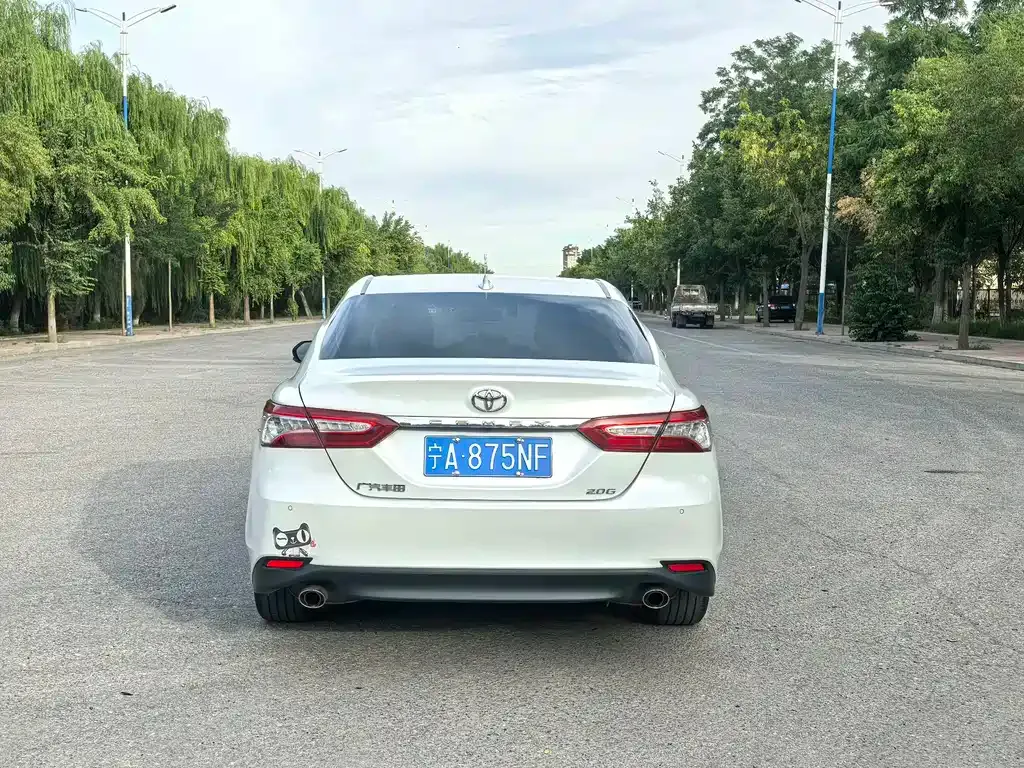 Toyota Camry — фото 3