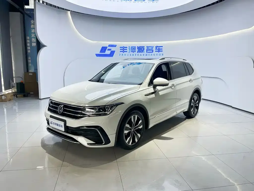 Volkswagen Tiguan L — фото 1