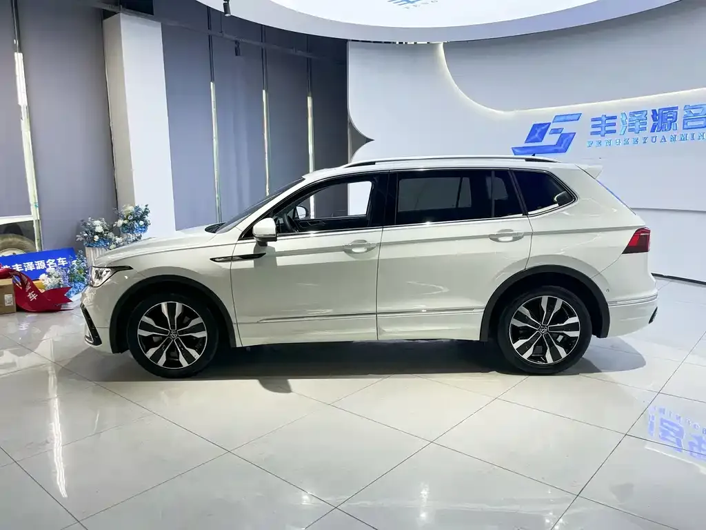 Volkswagen Tiguan L — фото 8