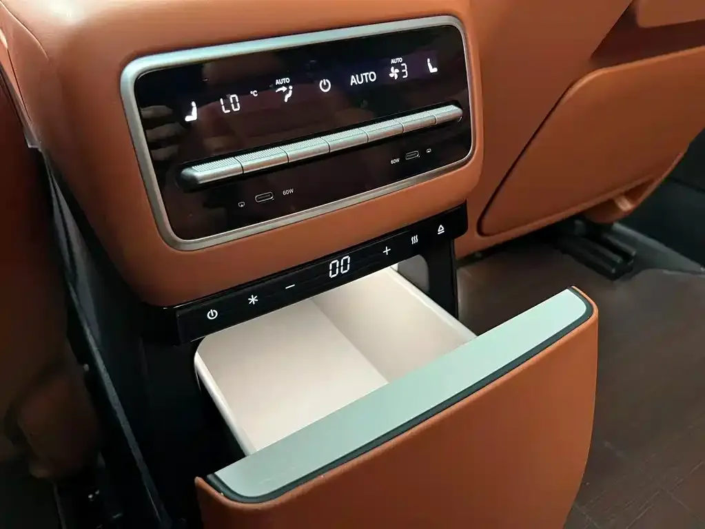 Li Auto L9 — фото 6