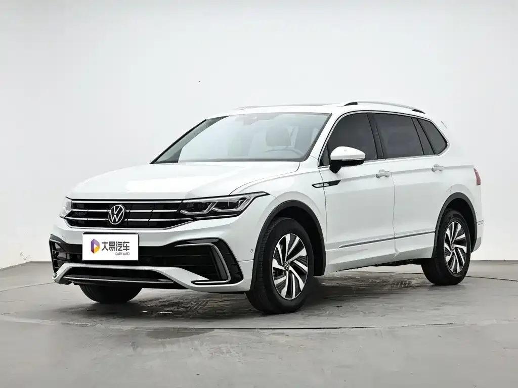 Volkswagen Tiguan L PHEV — фото 1