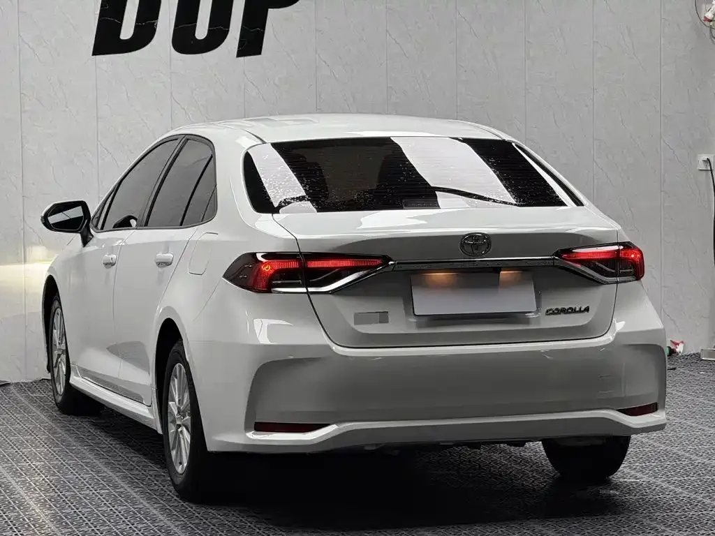 Toyota Corolla — фото 7