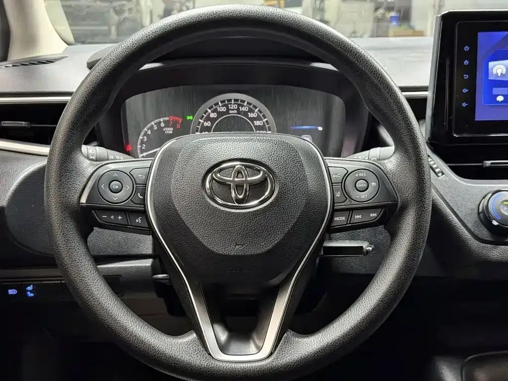 Toyota Corolla — фото 10