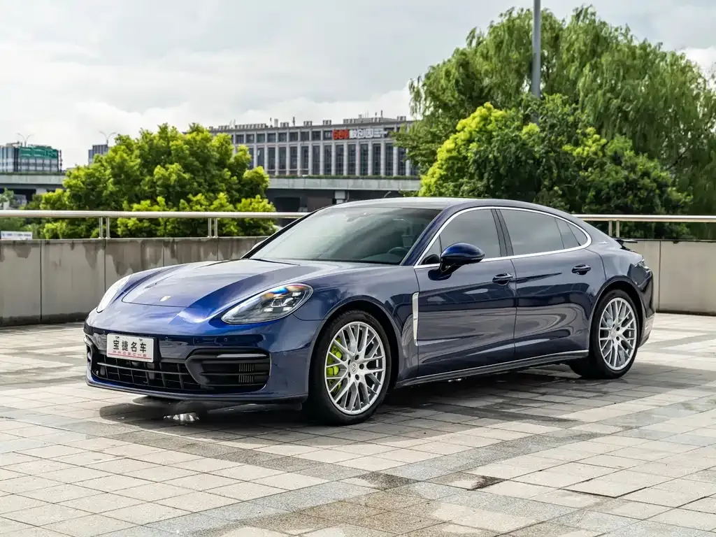 Porsche Panamera — фото 1