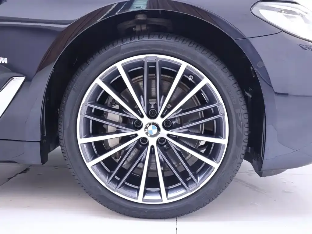 BMW 5 Series — фото 10