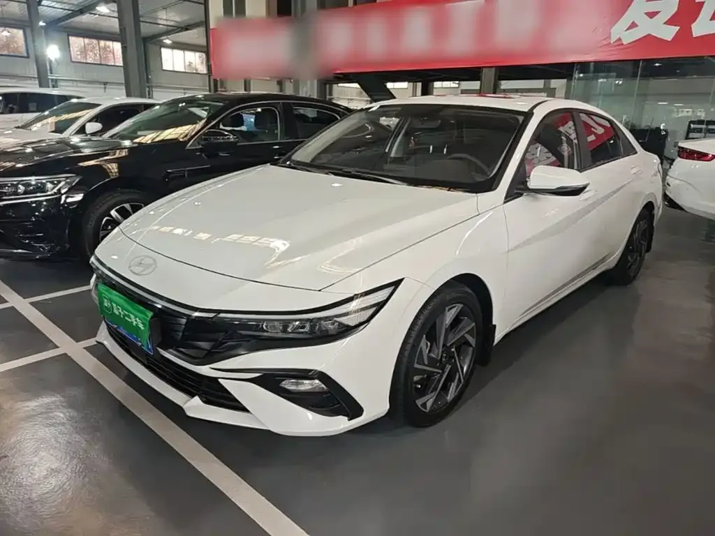 Hyundai Elantra — фото 2