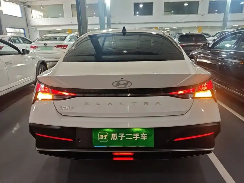 Hyundai Elantra — фото 7