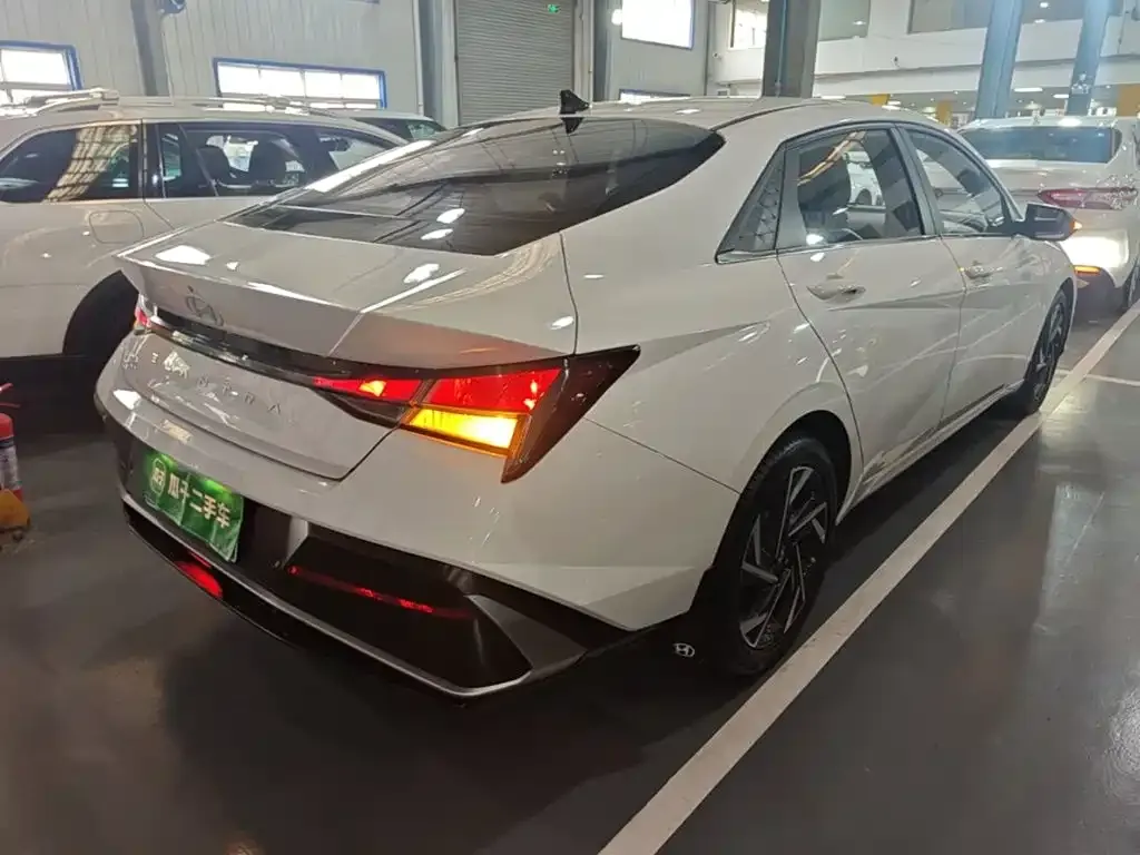 Hyundai Elantra — фото 9