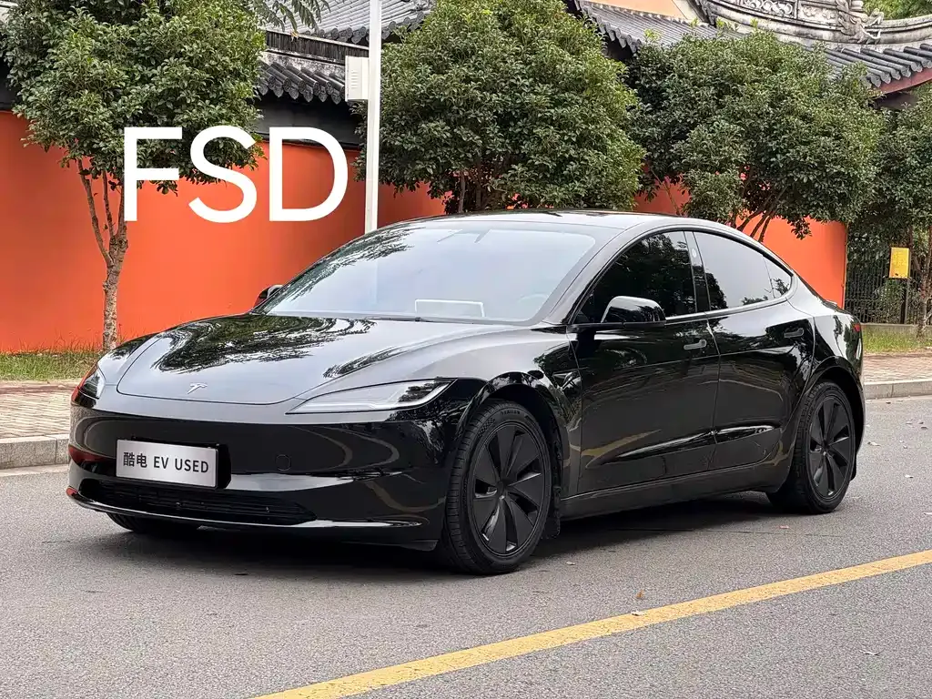 Tesla Model 3 — фото 1
