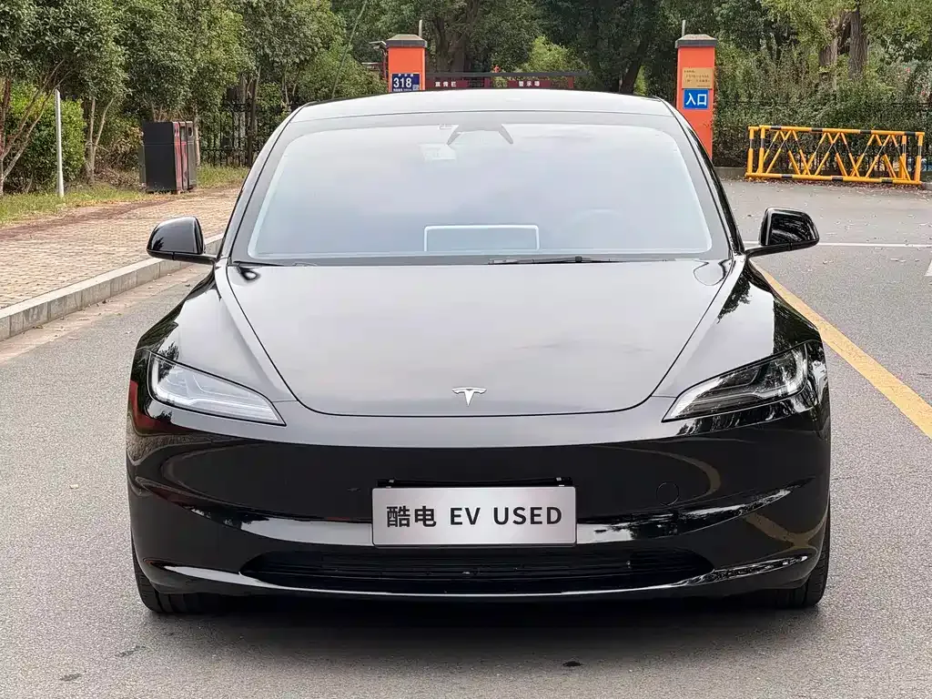 Tesla Model 3 — фото 7