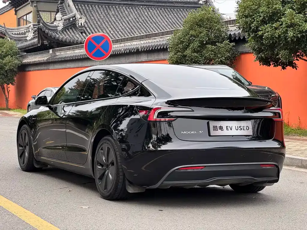 Tesla Model 3 — фото 10
