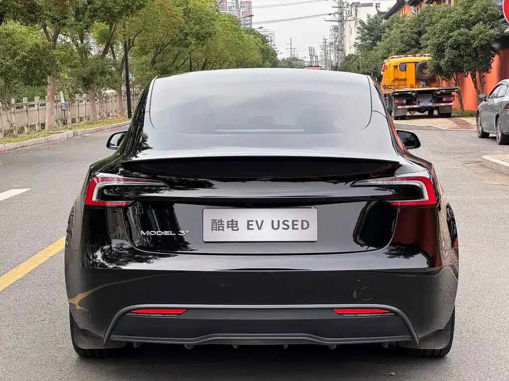 Tesla Model 3 — фото 9
