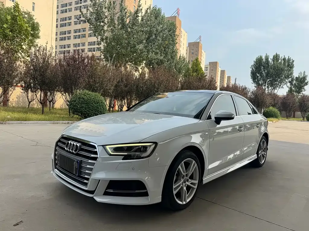 Audi A3 — фото 1