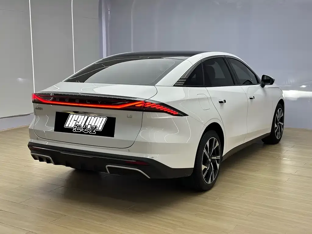 Geely Galaxy L6 — фото 4