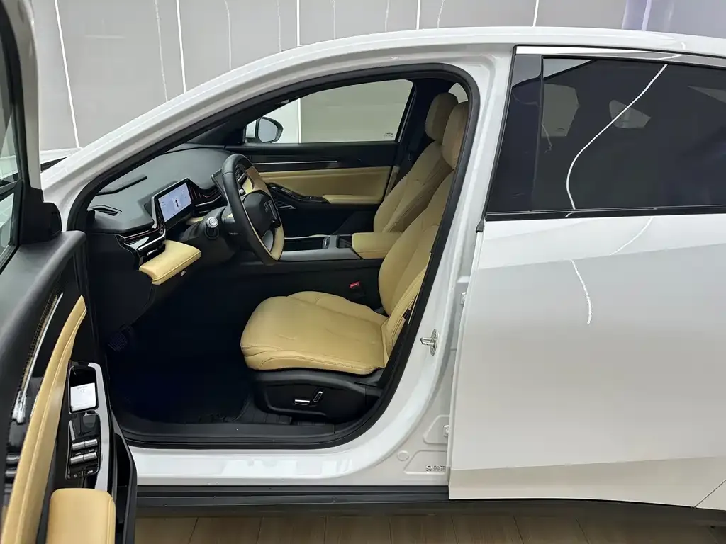 Geely Galaxy L6 — фото 10