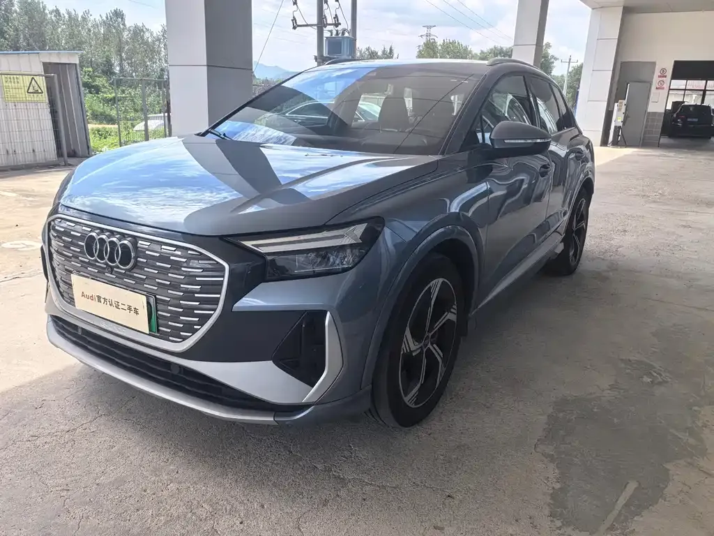 Audi Q4 e-tron — фото 1