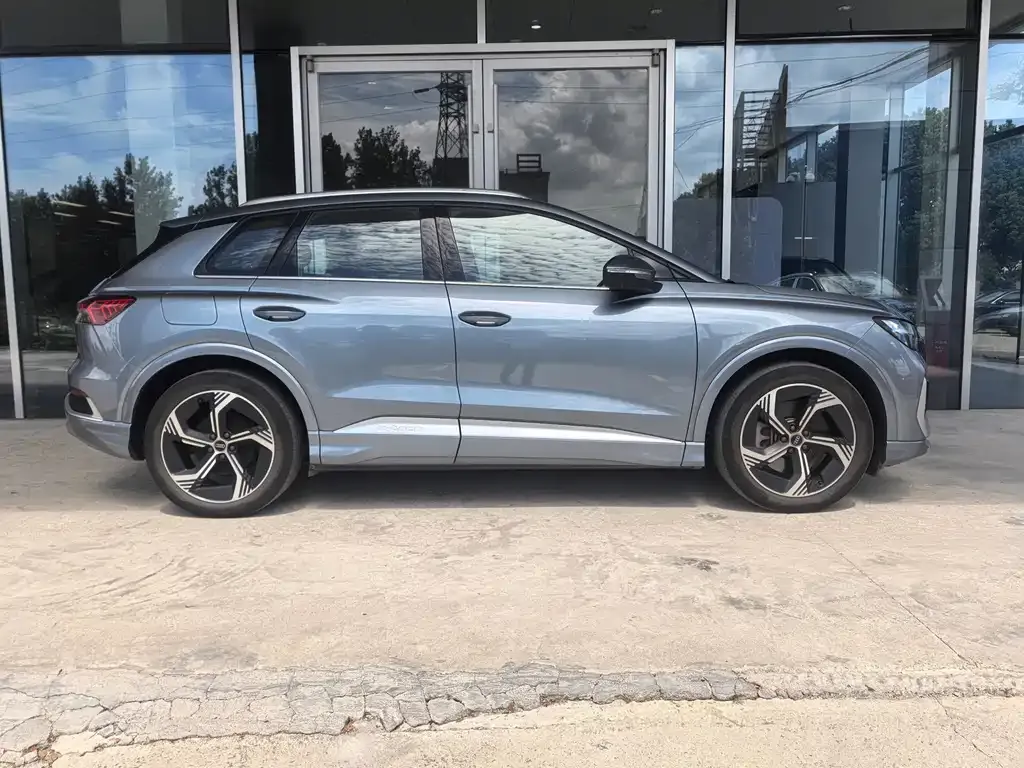Audi Q4 e-tron — фото 7