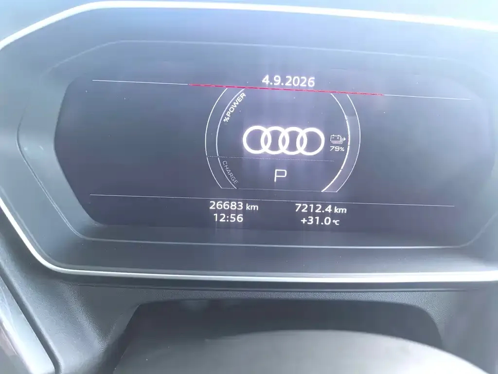 Audi Q4 e-tron — фото 2
