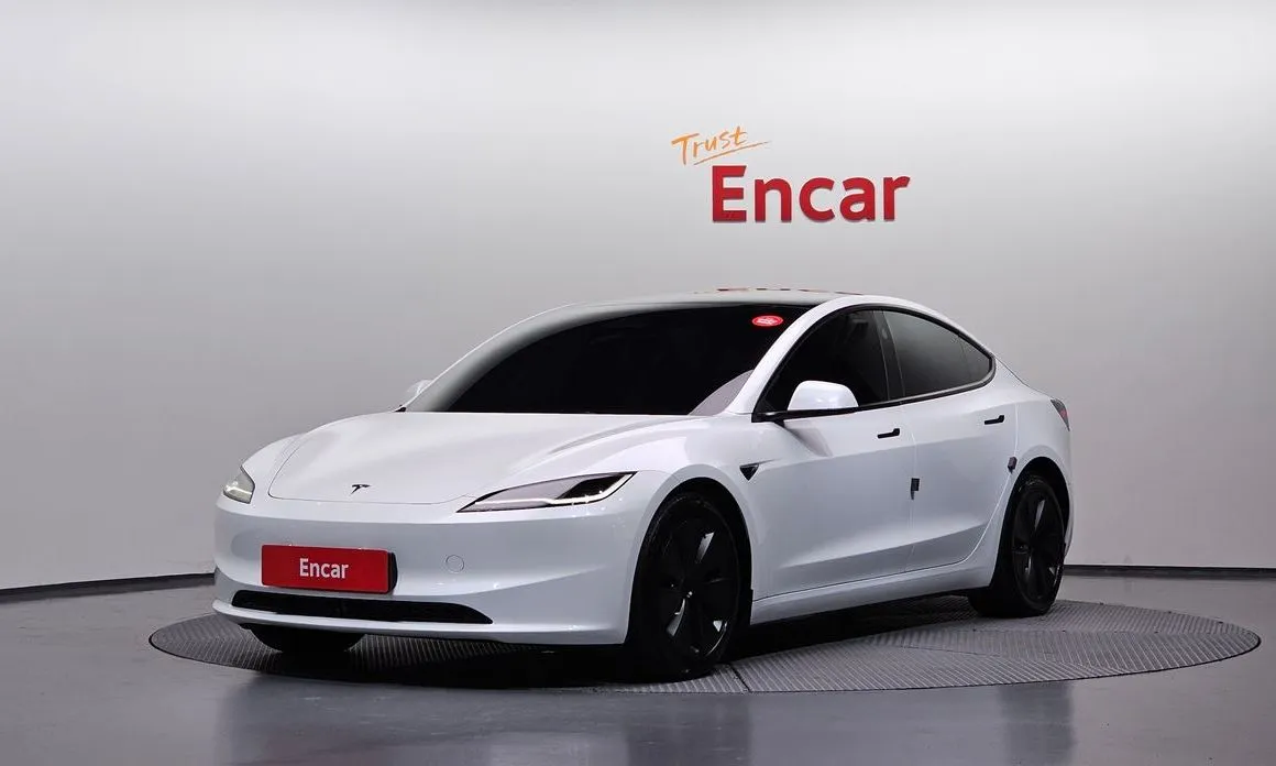 Tesla Model 3 — фото 1