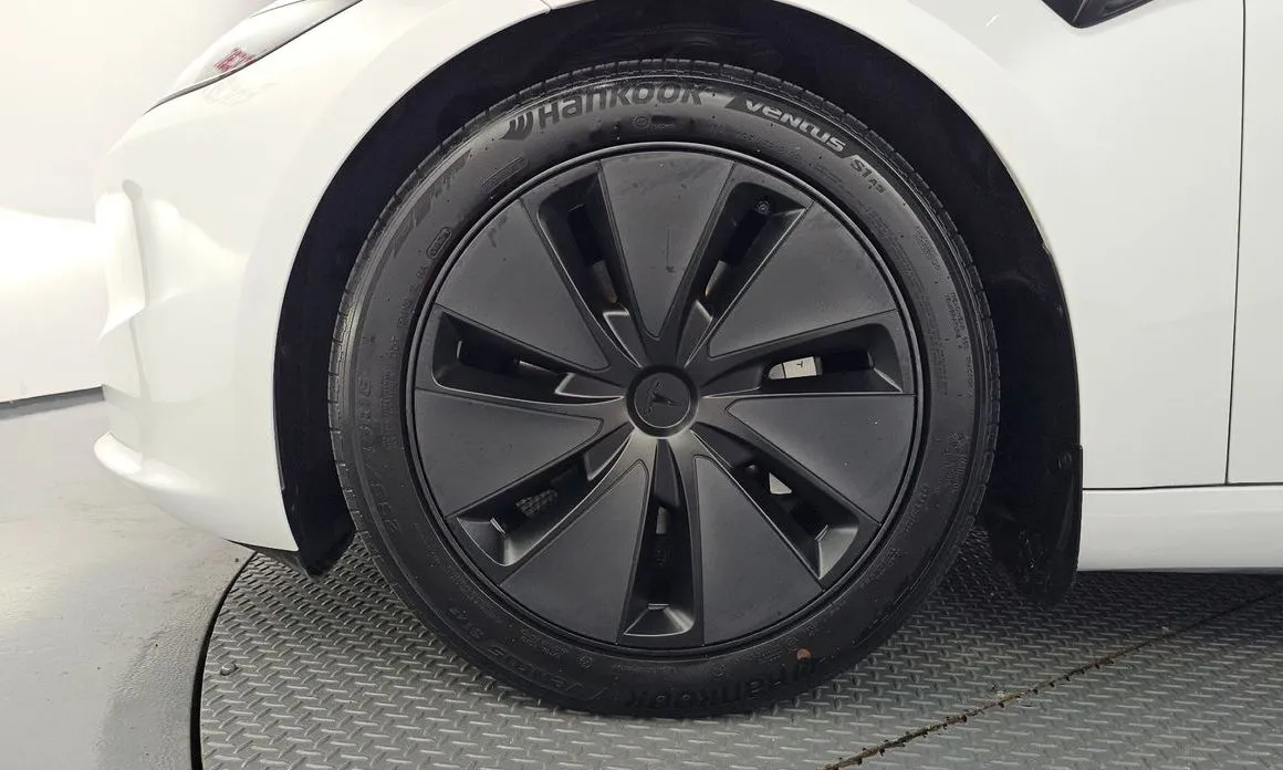 Tesla Model 3 — фото 10