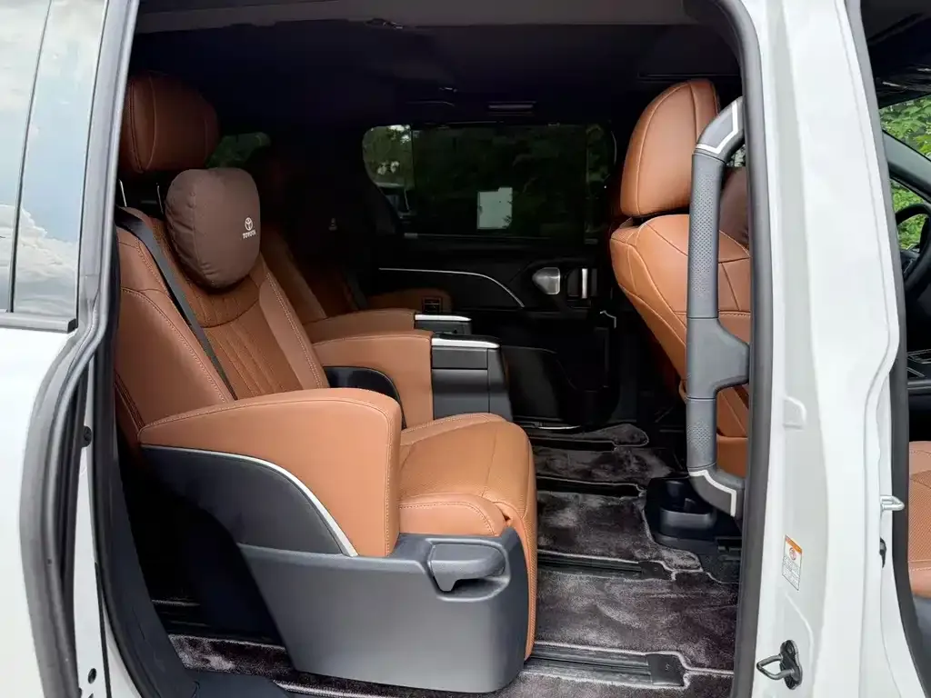 Toyota Sienna — фото 10