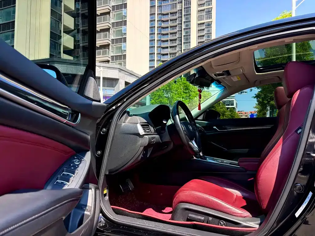 Honda Accord — фото 9