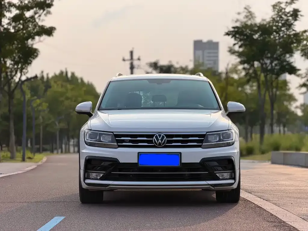 Volkswagen Tiguan L — фото 5