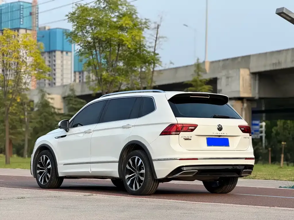 Volkswagen Tiguan L — фото 7