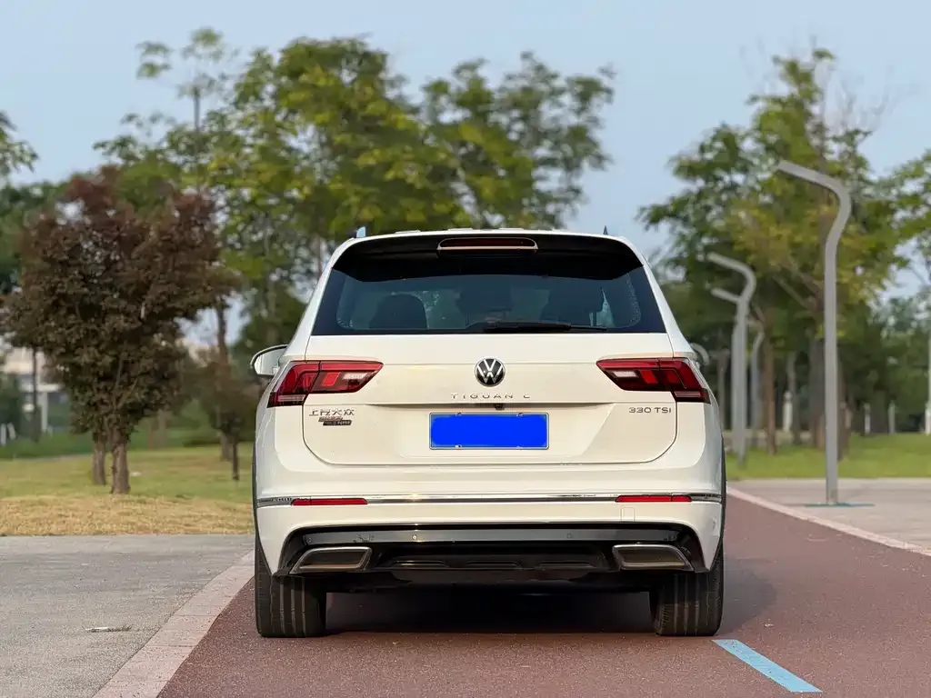 Volkswagen Tiguan L — фото 2