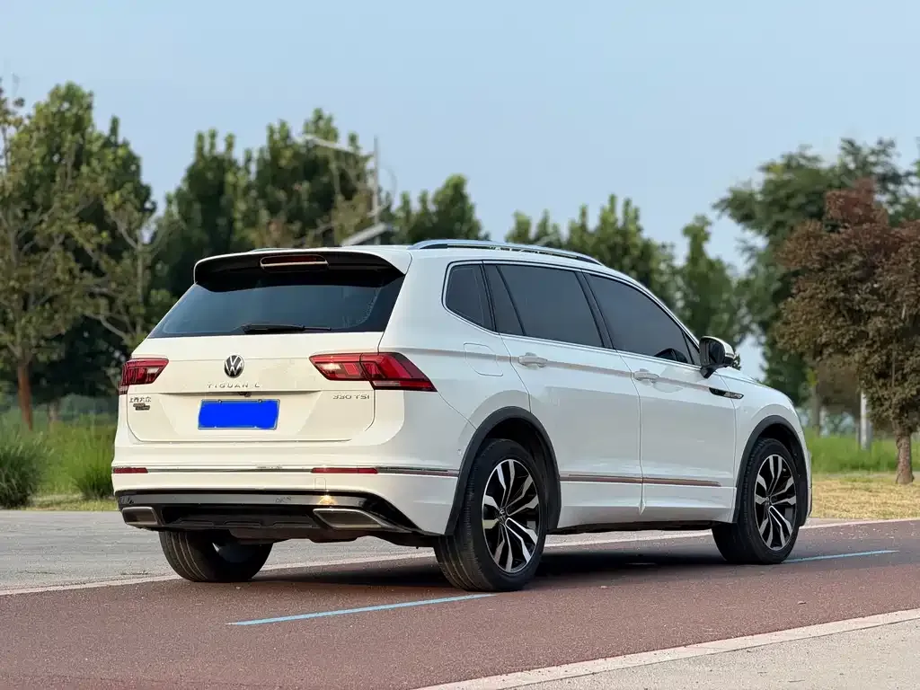 Volkswagen Tiguan L — фото 8