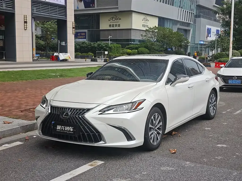 Lexus ES — фото 1