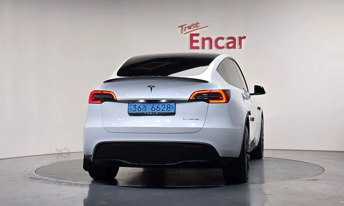 Tesla Model Y — фото 2