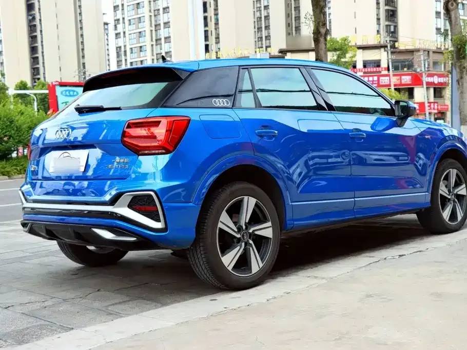 Audi Q2L — фото 10