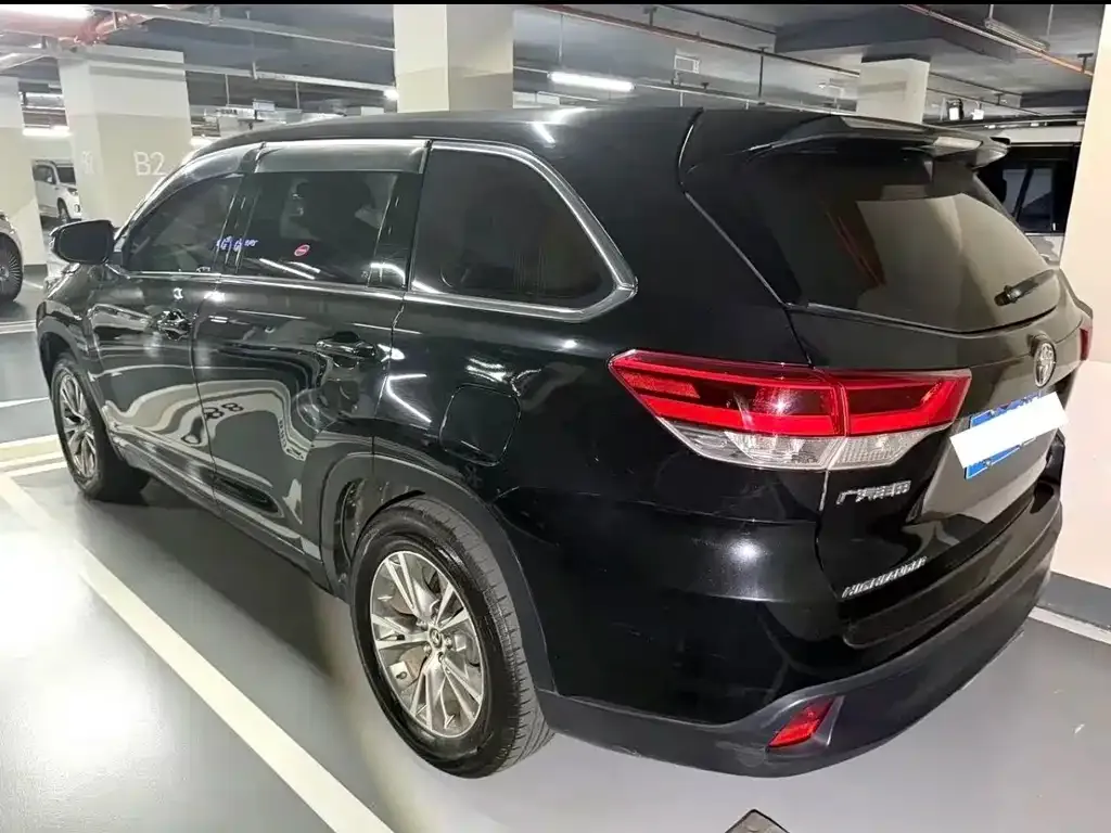 Toyota Highlander — фото 6