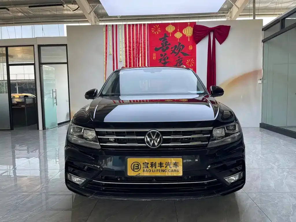 Volkswagen Tiguan L — фото 7
