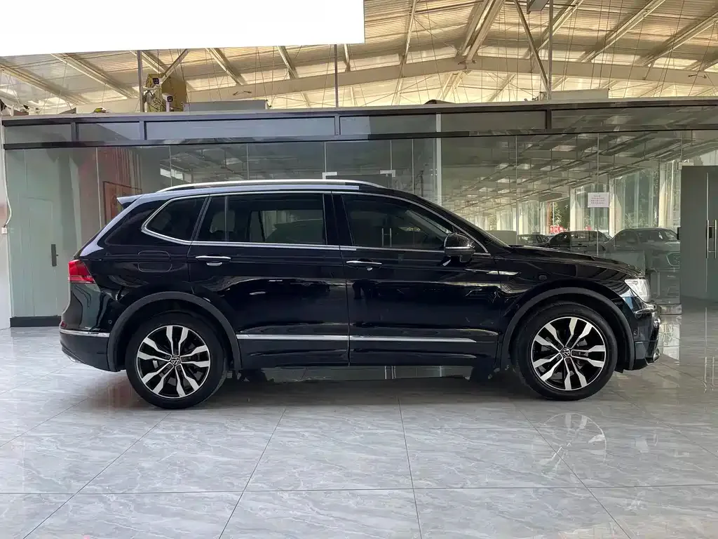 Volkswagen Tiguan L — фото 3