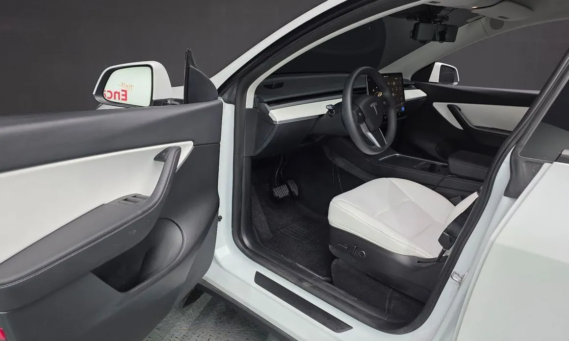 Tesla Model Y — фото 8