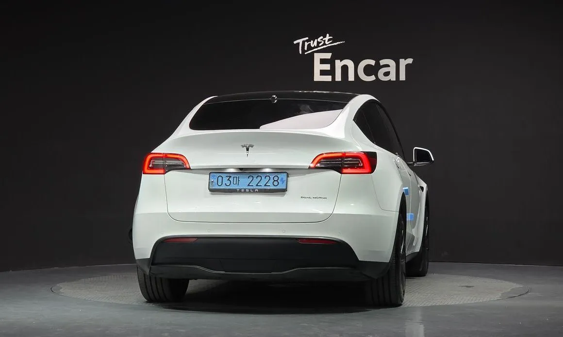 Tesla Model Y — фото 4