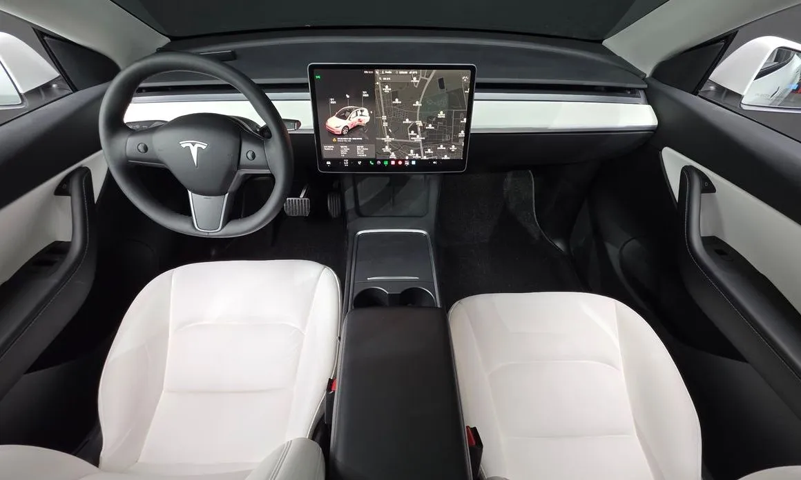 Tesla Model Y — фото 9