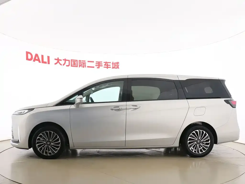 Buick GL8 Hybrid — фото 5