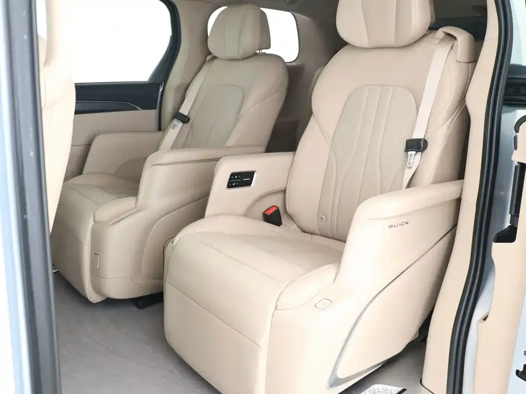 Buick GL8 Hybrid — фото 10