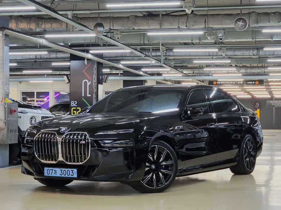 BMW i7 — фото 1