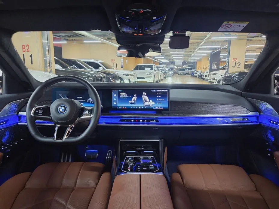 BMW i7 — фото 6